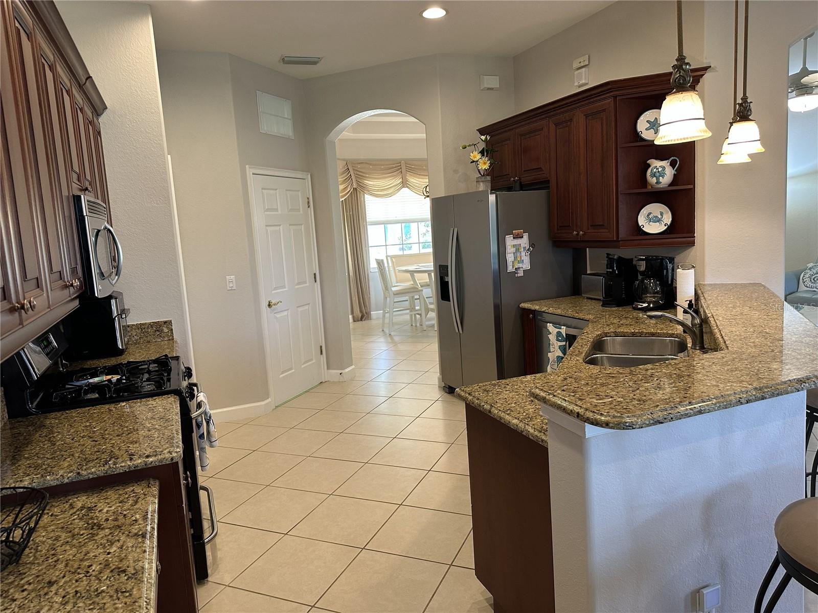 VENETIAN GOLF & RIV CLUB PH 03H - Residential Lease