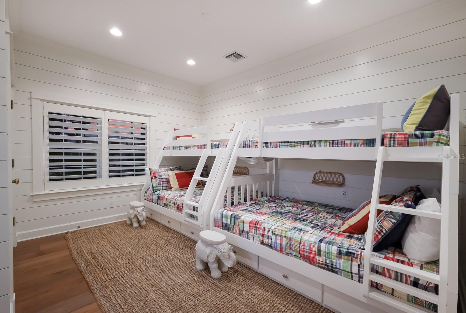 HARBOR DRIVE WATERWAYS - Residential