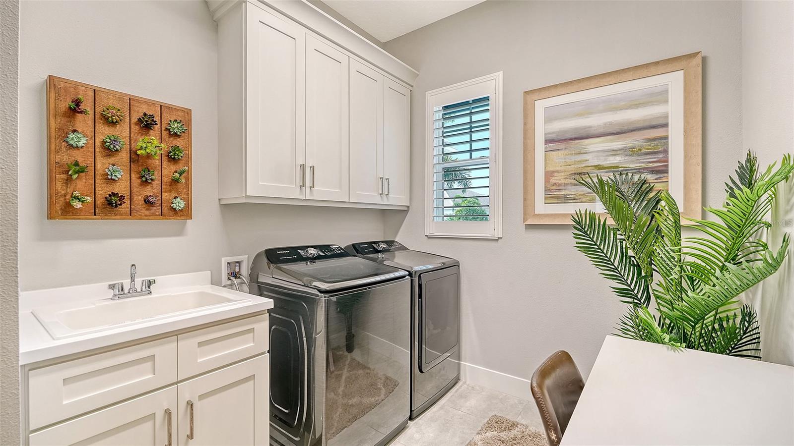 LAKEHOUSE COVE/WATERSIDE PH 1 - Residential