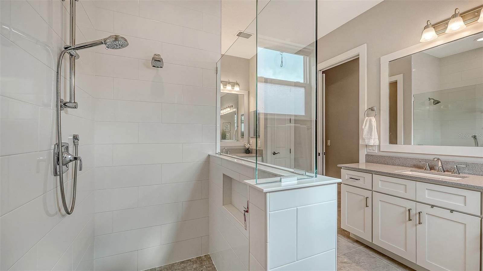 LAKEHOUSE COVE/WATERSIDE PH 1 - Residential