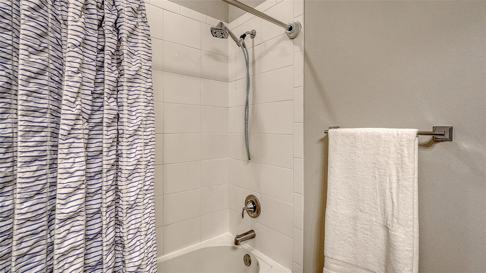 LAKEHOUSE COVE/WATERSIDE PH 1 - Residential