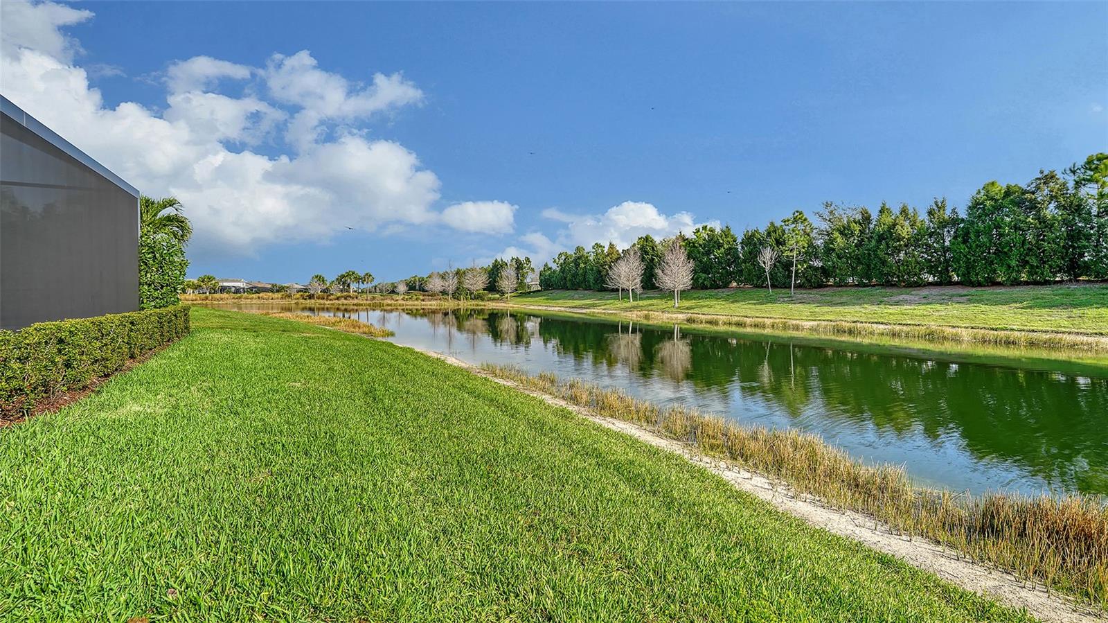 LAKEHOUSE COVE/WATERSIDE PH 1 - Residential