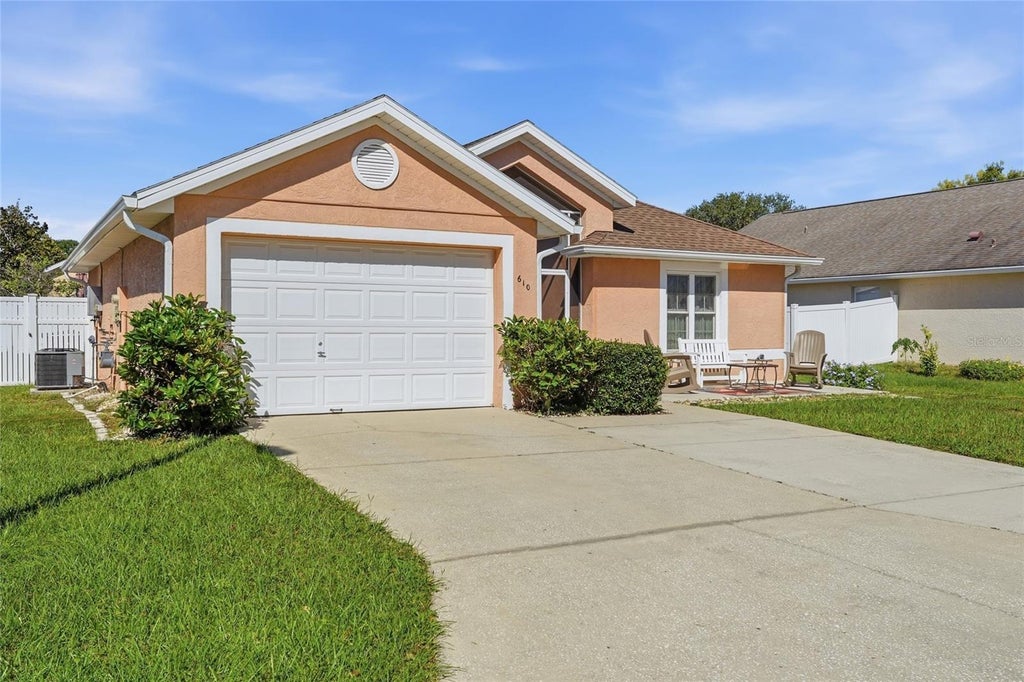 Photo of 610 Burgoyne Loop, Davenport, FL 33897 (MLS # S5158382)