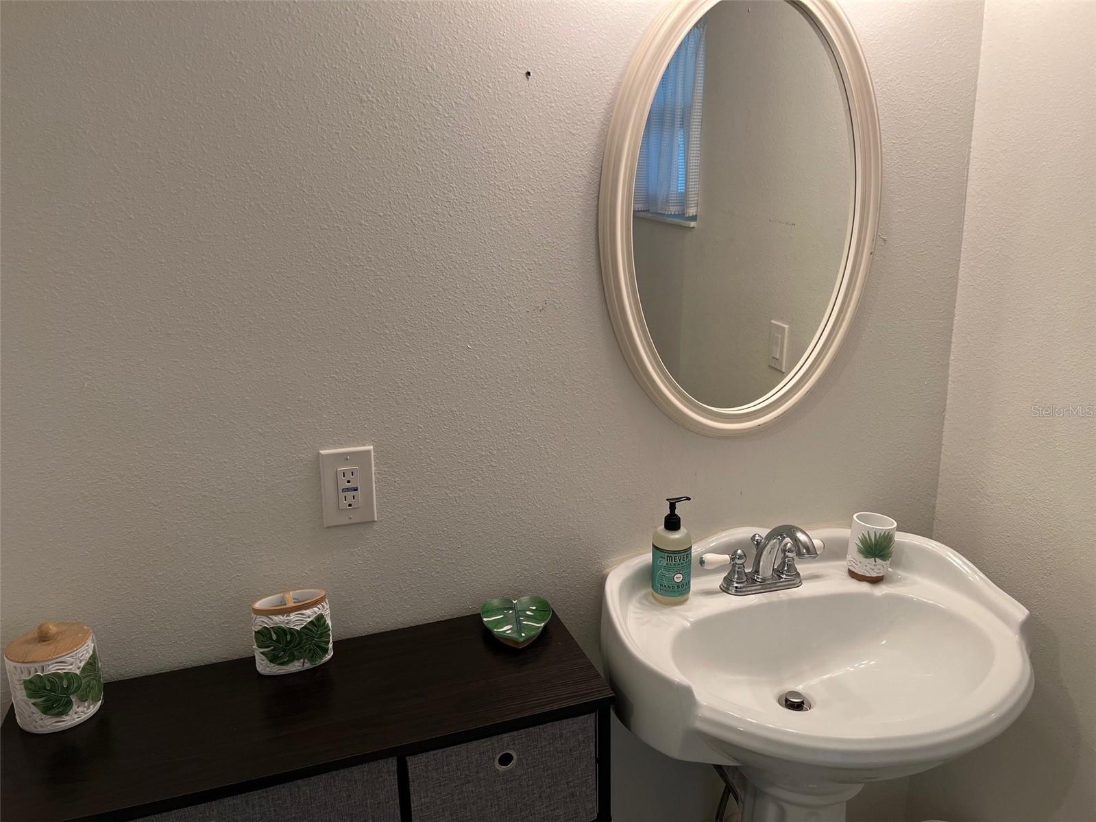 NEWPOINT COMFORT - Residential Lease