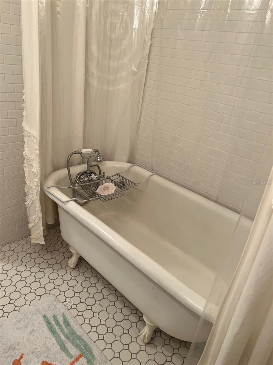 NEWPOINT COMFORT - Residential Lease