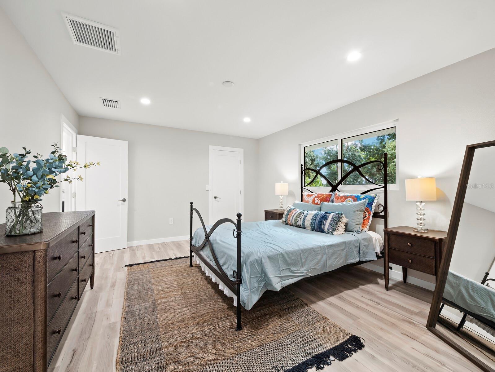 SOUTH GATE - Residential