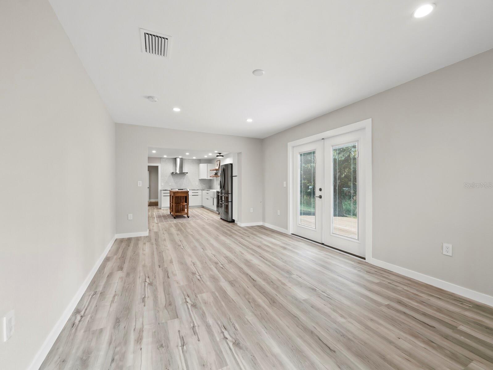 SOUTH GATE - Residential