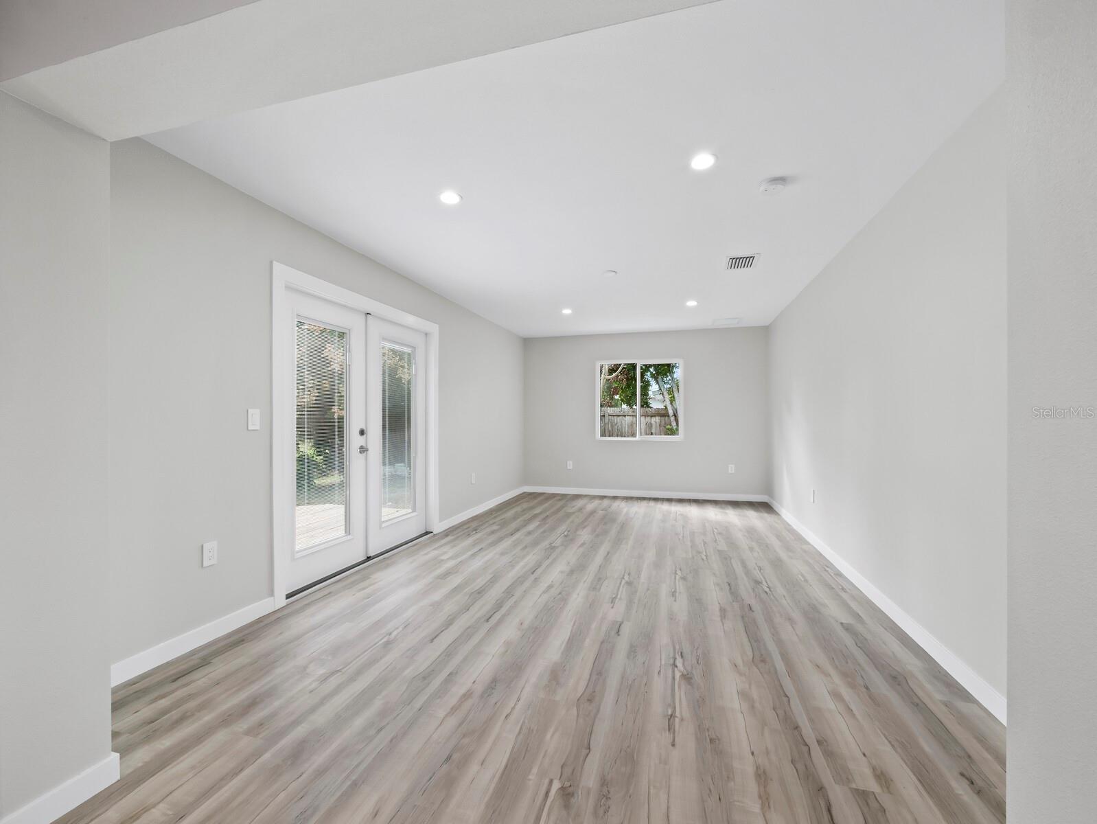 SOUTH GATE - Residential