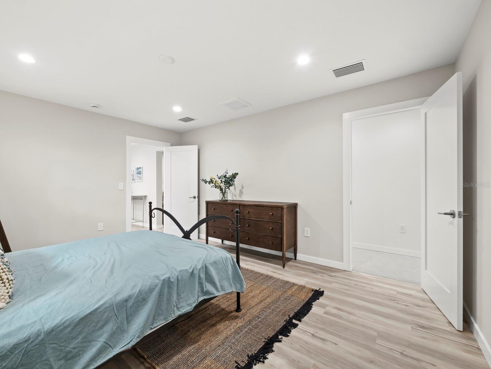 SOUTH GATE - Residential