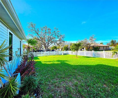 A home in PALMETTO