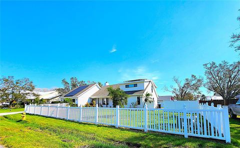 A home in PALMETTO