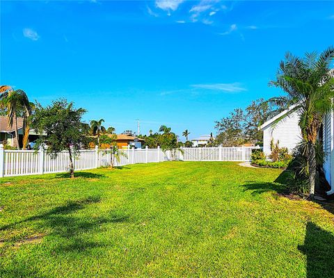 A home in PALMETTO