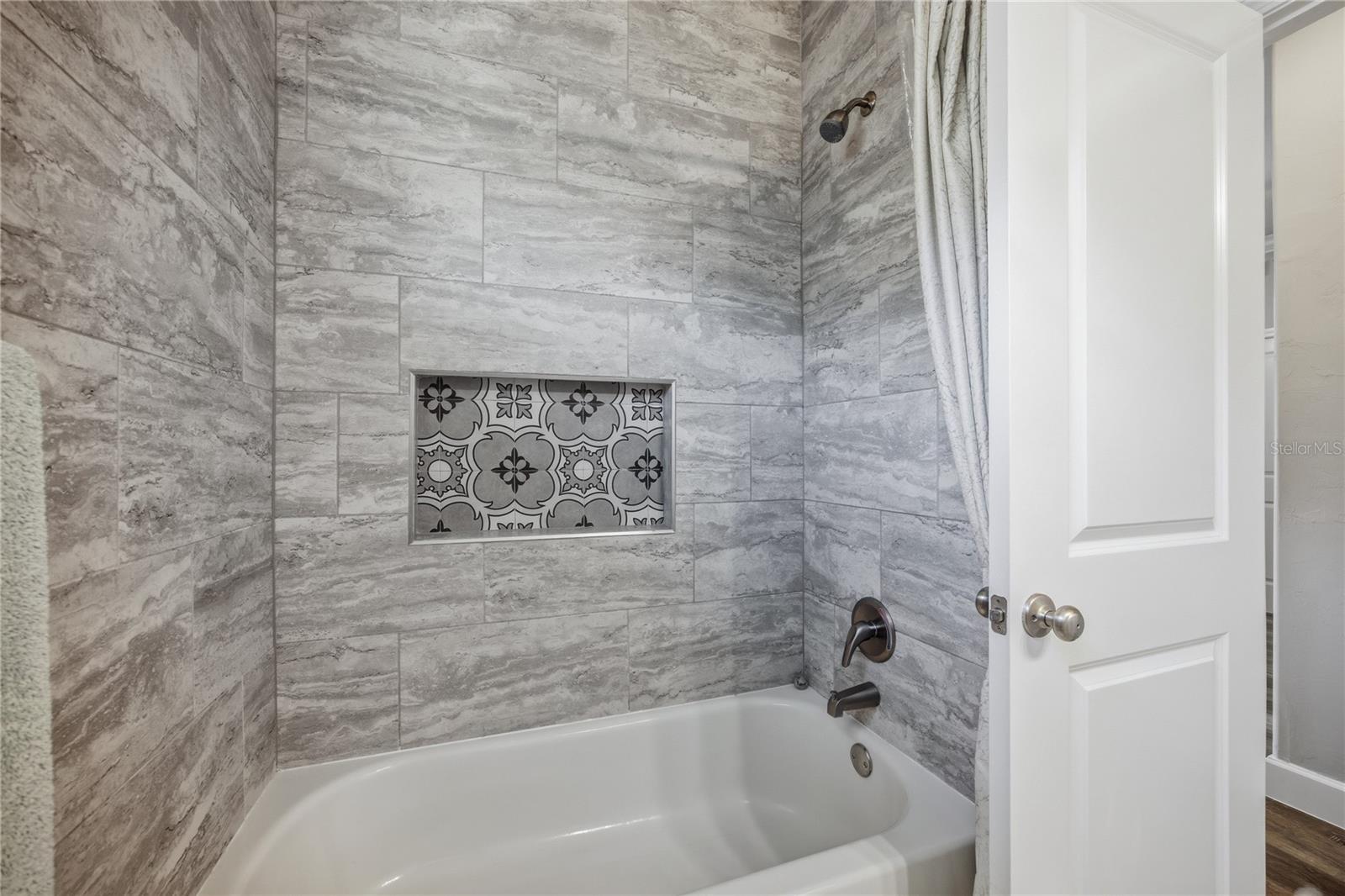 GRAND OAKS AT TOWER PH I PB 35 PG 68 - Residential