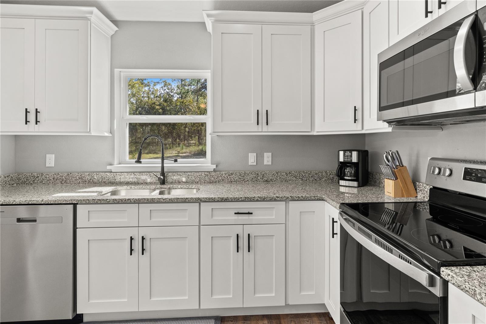 RAINBOW LAKES ESTATE - Residential