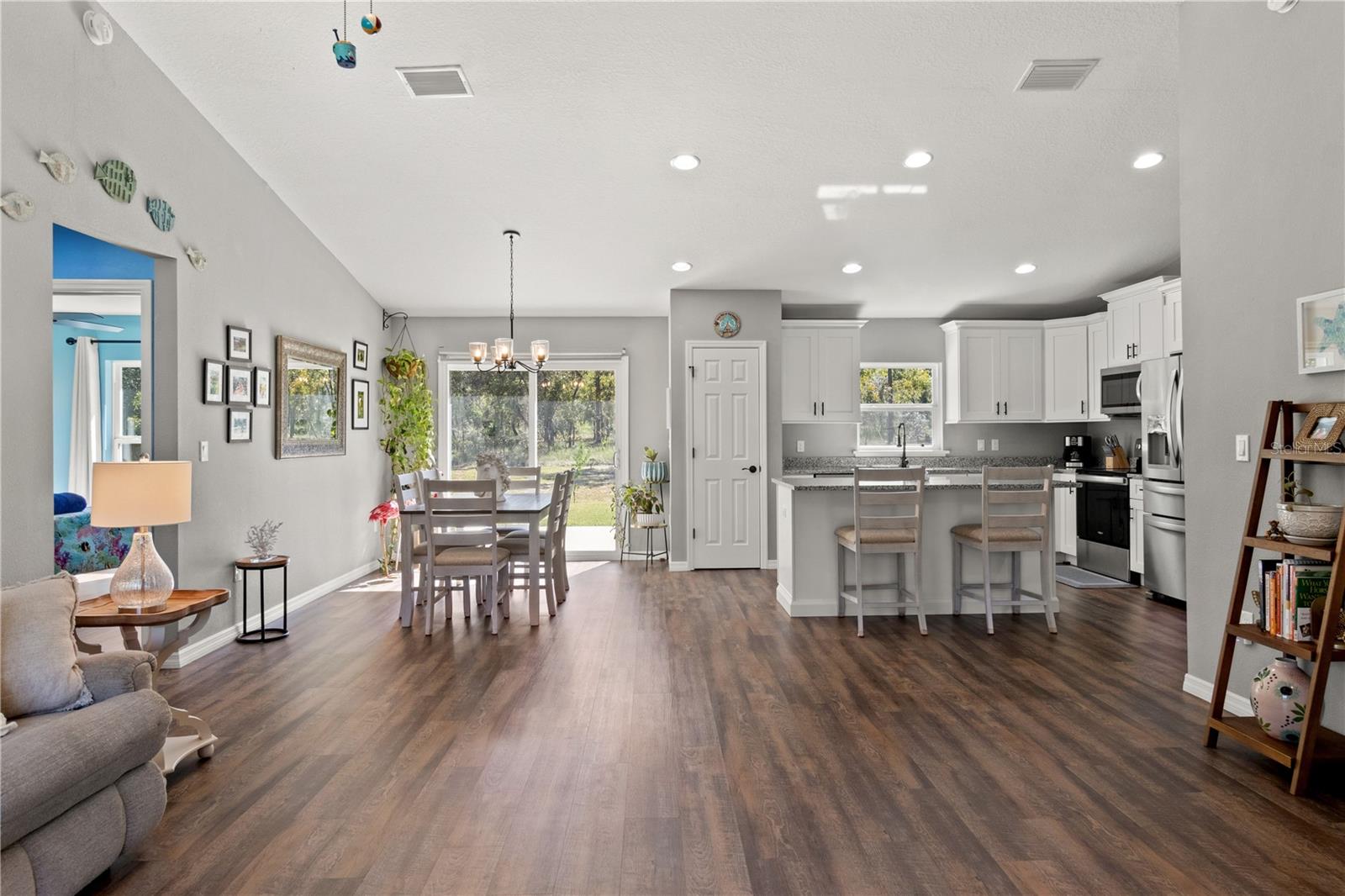 RAINBOW LAKES ESTATE - Residential