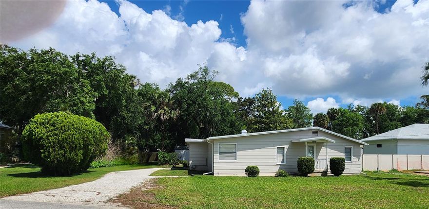 Cute cottage nestled in a mature neighborhood on a double lot in Edgewater Highlands. This is the last large parcel with recent neighborhood sales and pending sales at $650,000.00 and above. There is opportunity here, a new build would offer south and east views of the river. Western shade with a mature oak keeps the site cool and private. The cottage is a 2 bedroom with a large primary, updated bathroom with walk in shower. A cozy living room, galley kitchen, a dining room nook. a rear compact porch and a separate laundry room with storage and attached garage, Close to Riverside Drive walks, boat ramps, parks and all that New Smyrna Beach has to offer.
A potential new 2 story build could include a port cochere allowing a detached garage with living quarters above in the rear corner and views of the river from a south facing primary suite.