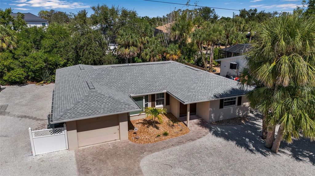 Photo of 315 Avenida De Paradisio, Sarasota, FL 34242 (MLS # A4669487)