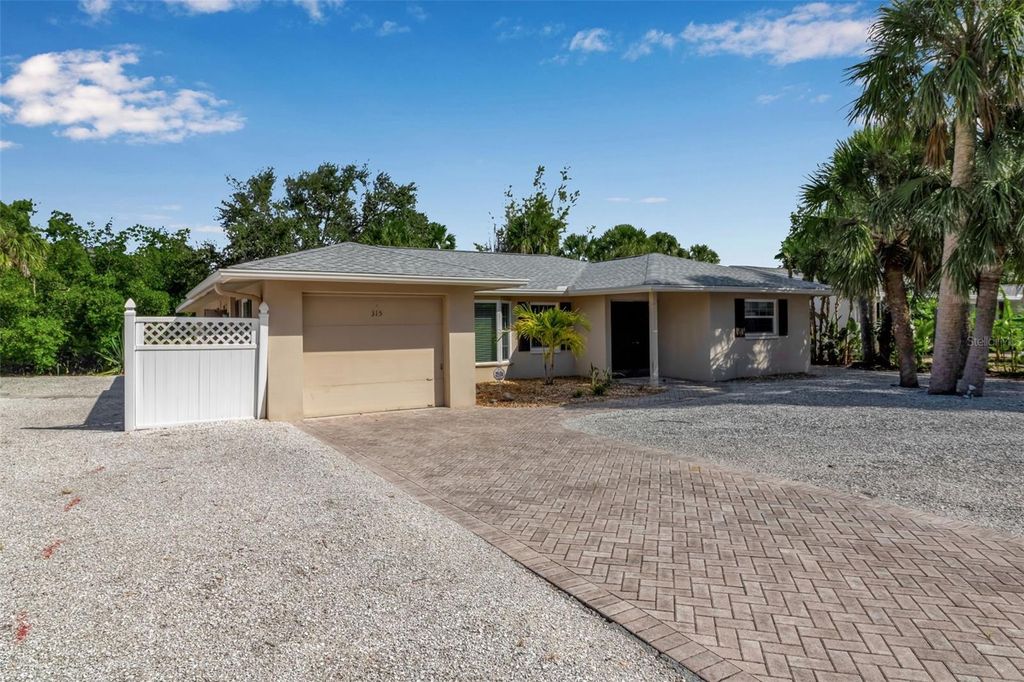 Photo of 315 Avenida De Paradisio, Sarasota, FL 34242 (MLS # A4669487)