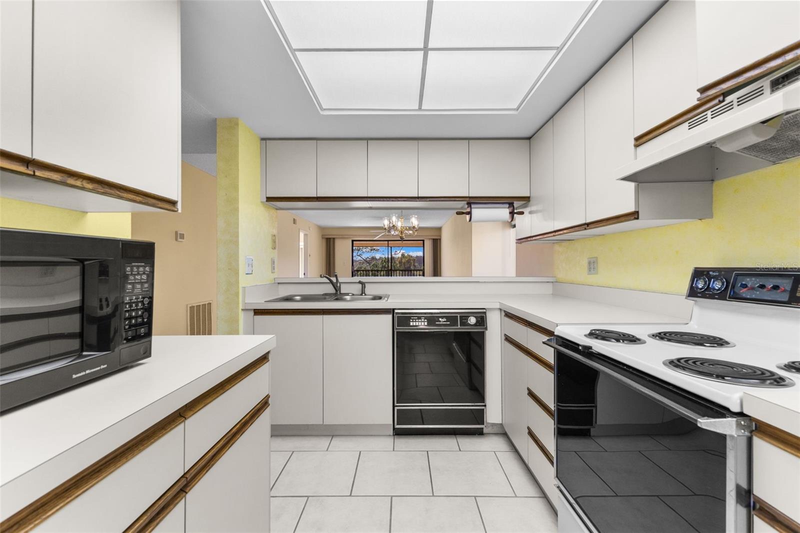 1938 GOLFVIEW DRIVE 1938