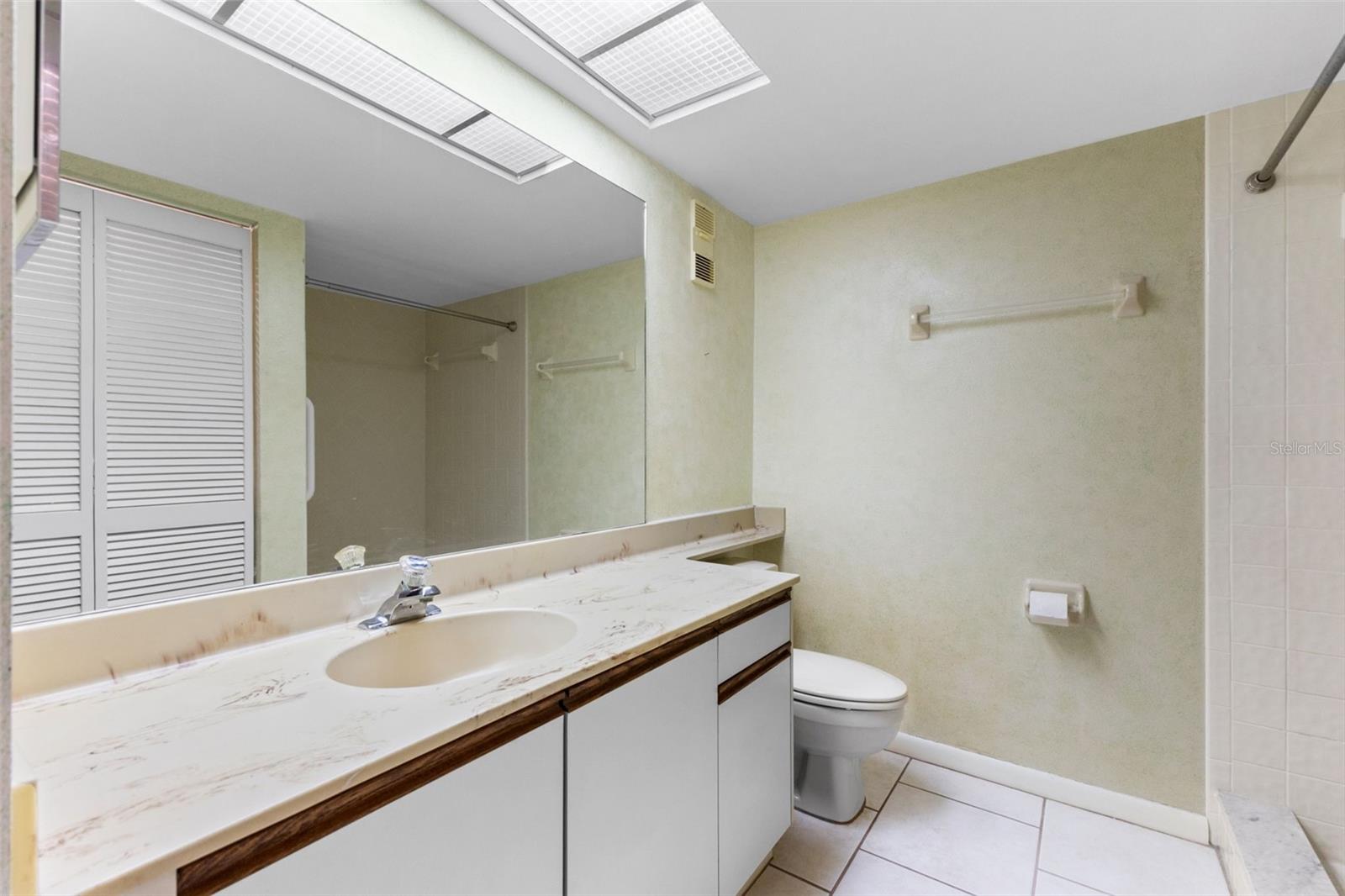 GREEN DOLPHIN PARK MID-RISE CONDO - Residential