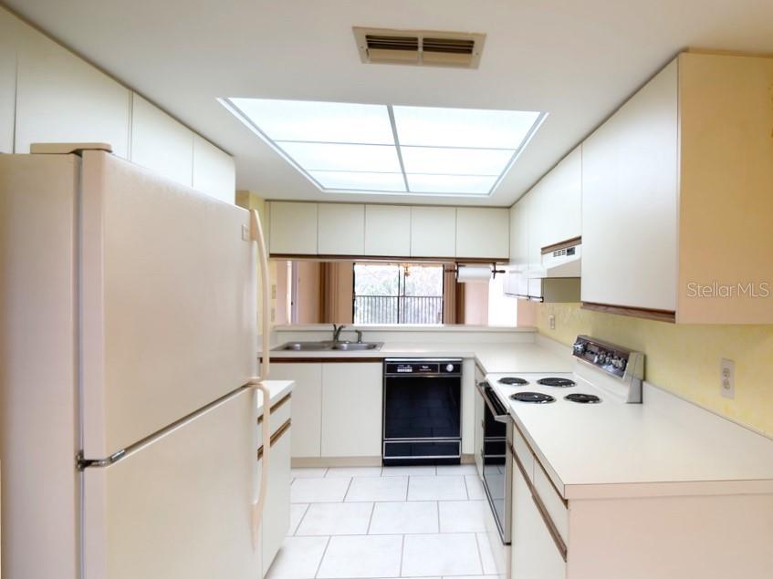 GREEN DOLPHIN PARK MID-RISE CONDO - Residential