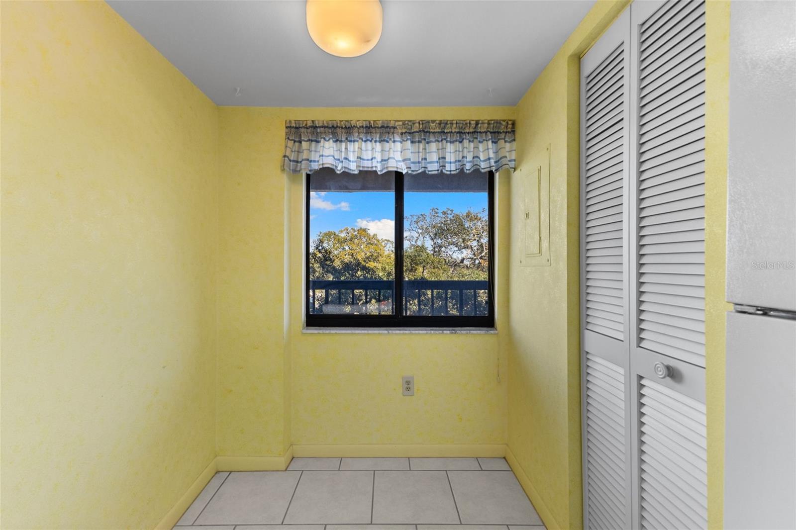 GREEN DOLPHIN PARK MID-RISE CONDO - Residential