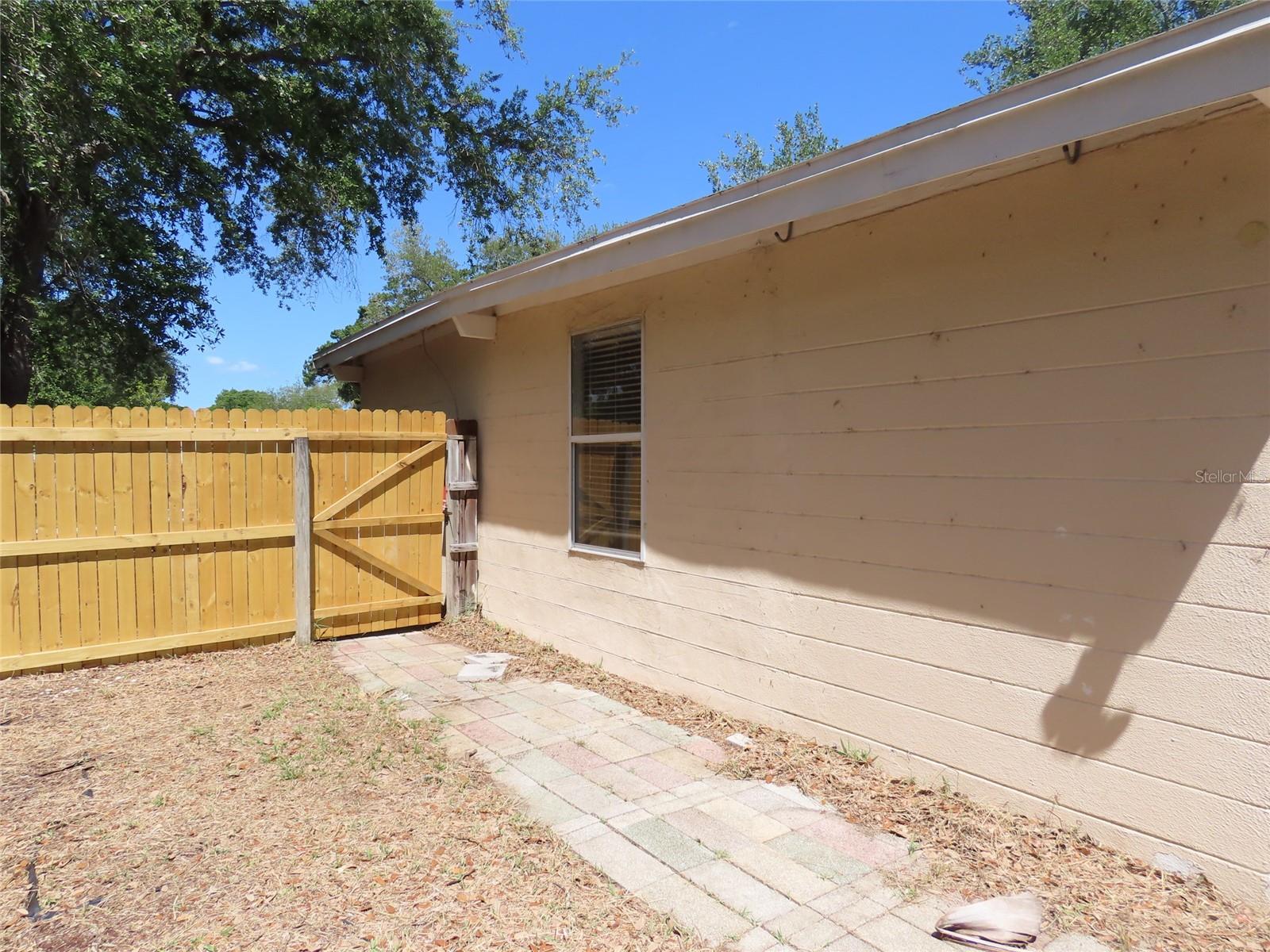 MONTICELLO GARDENS 1ST ADD - Residential