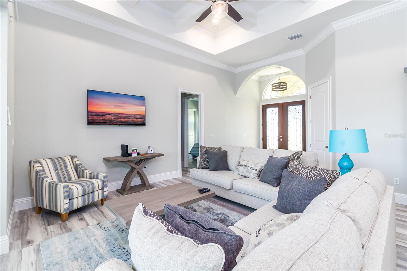 238 W PINE VALLEY LANE