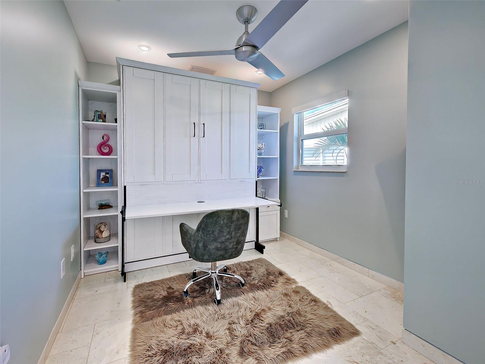 POINT WHITECAP APTS - Residential
