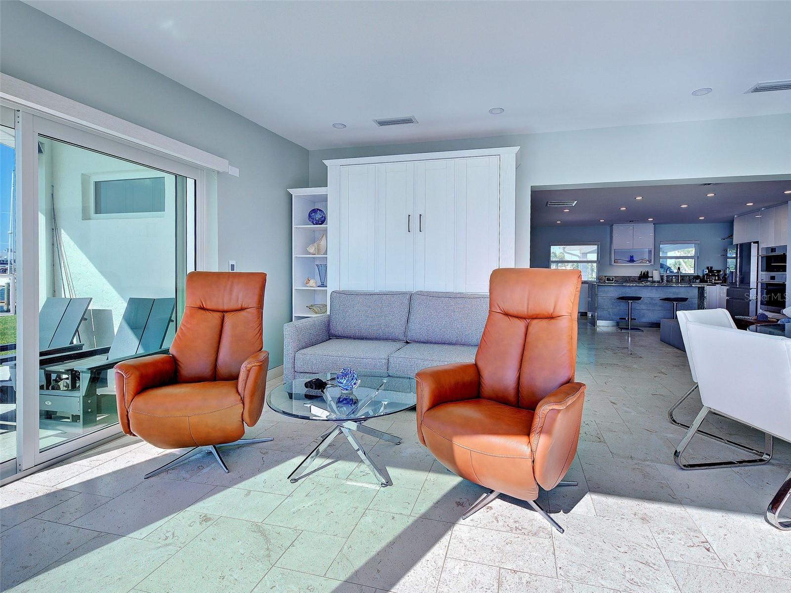 POINT WHITECAP APTS - Residential