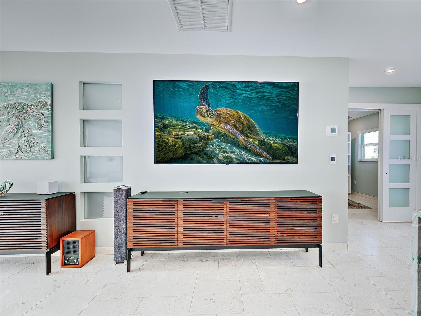 POINT WHITECAP APTS - Residential