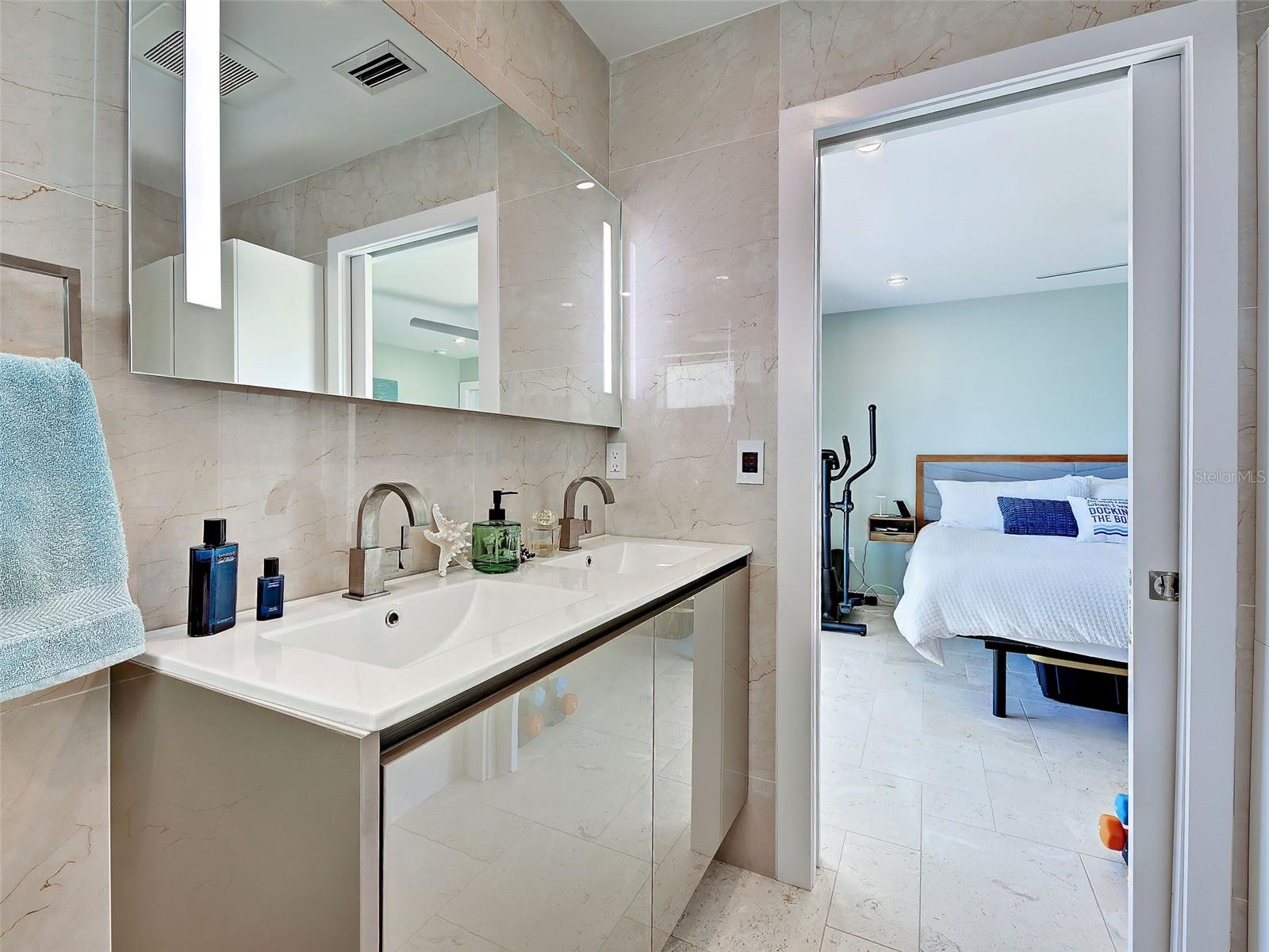 POINT WHITECAP APTS - Residential