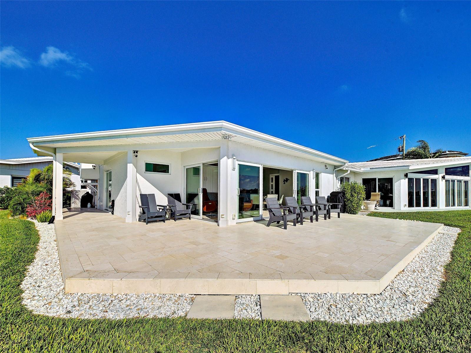 POINT WHITECAP APTS - Residential