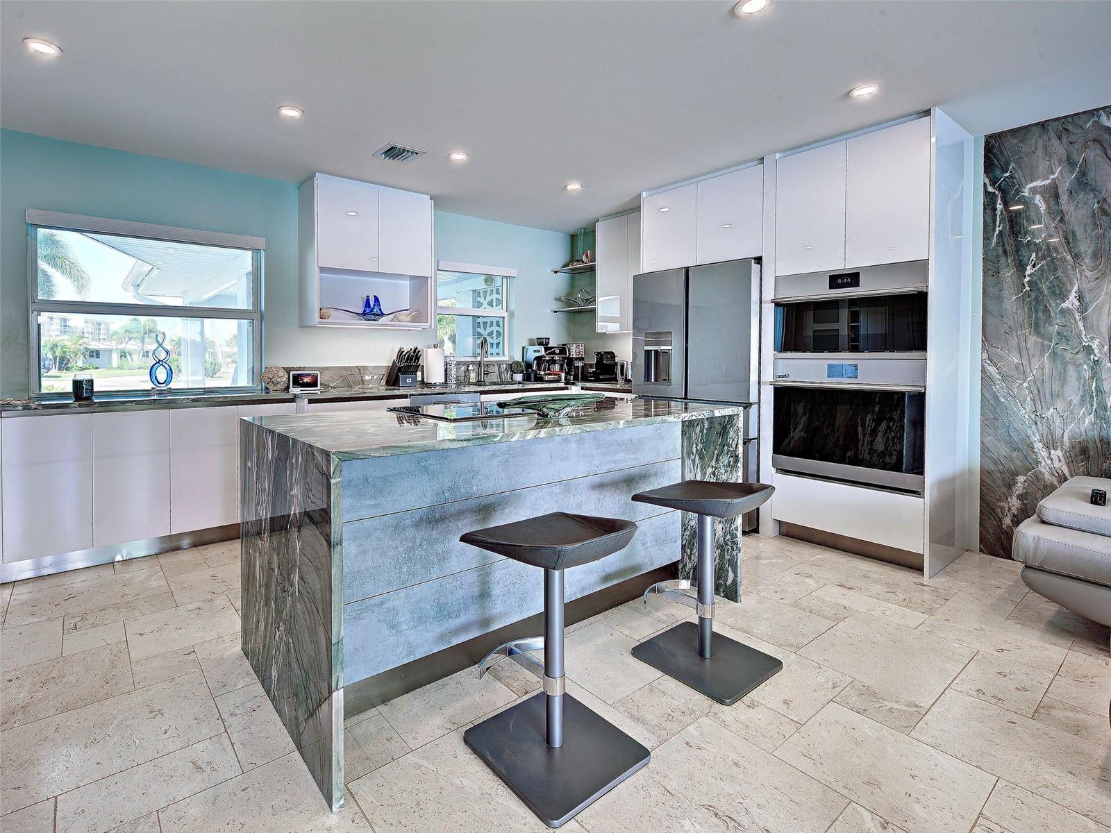 POINT WHITECAP APTS - Residential