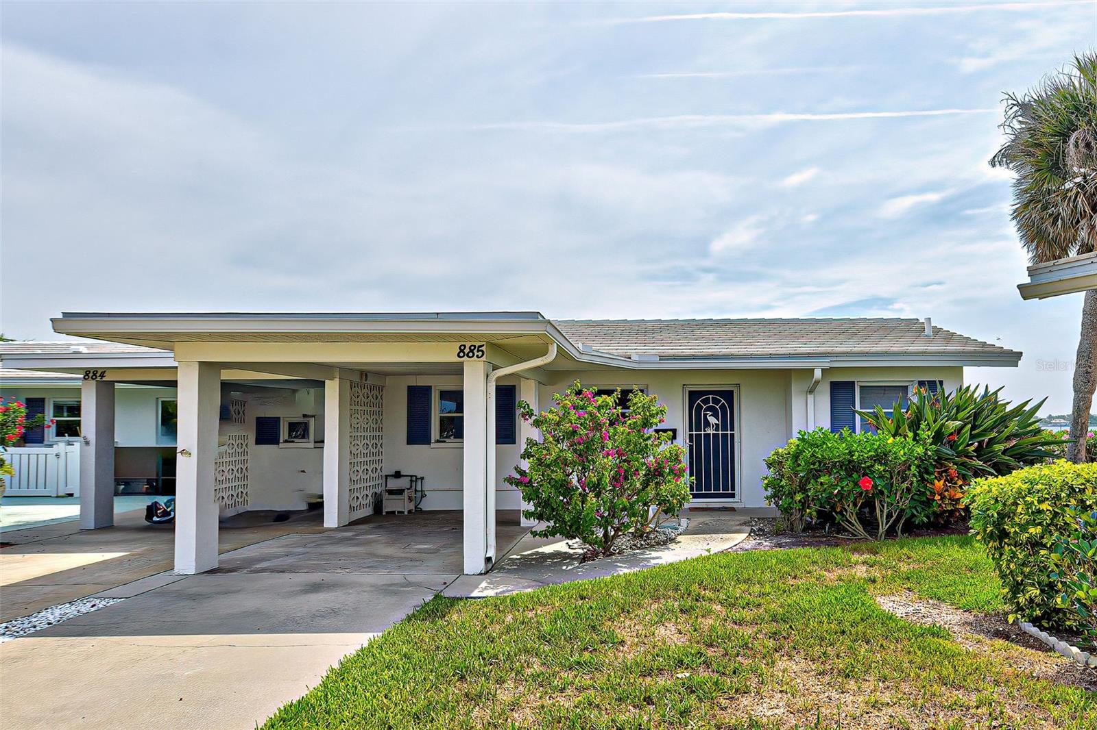 POINT WHITECAP APTS - Residential