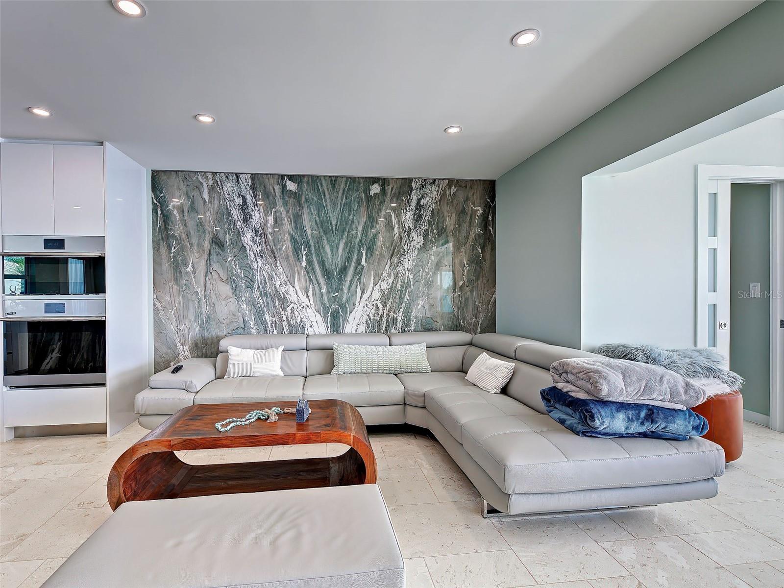 POINT WHITECAP APTS - Residential