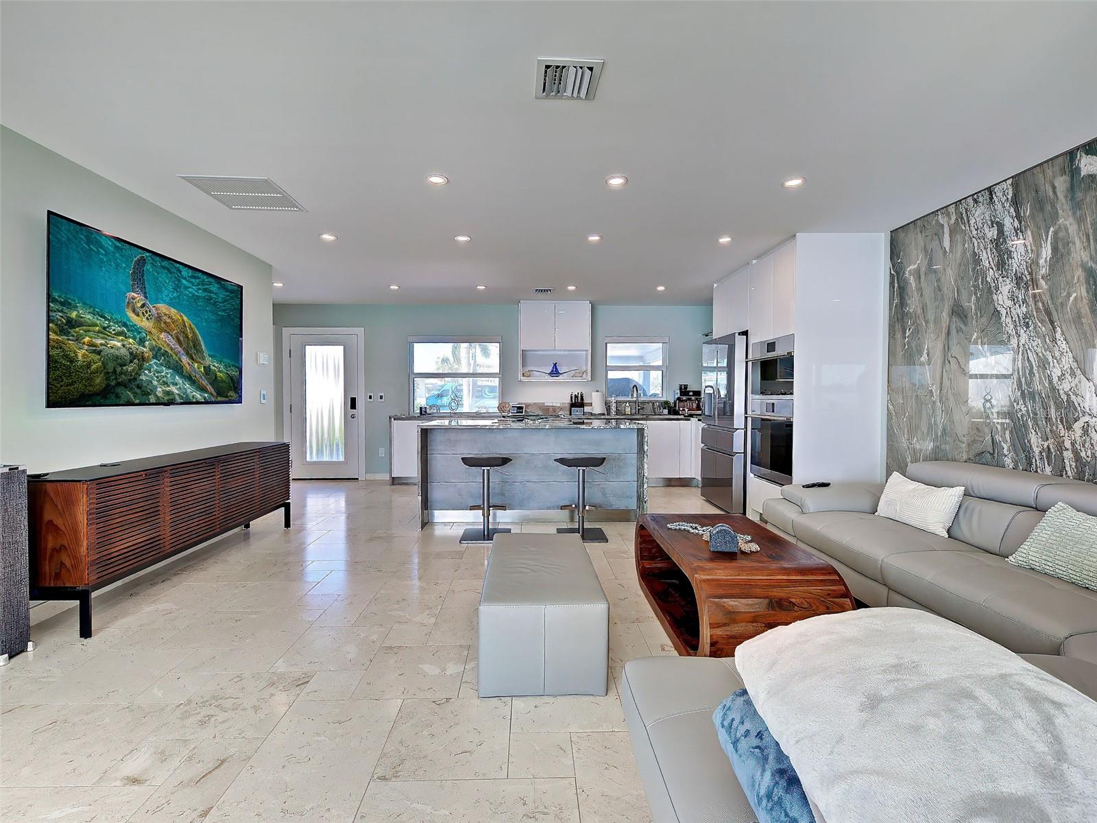 POINT WHITECAP APTS - Residential