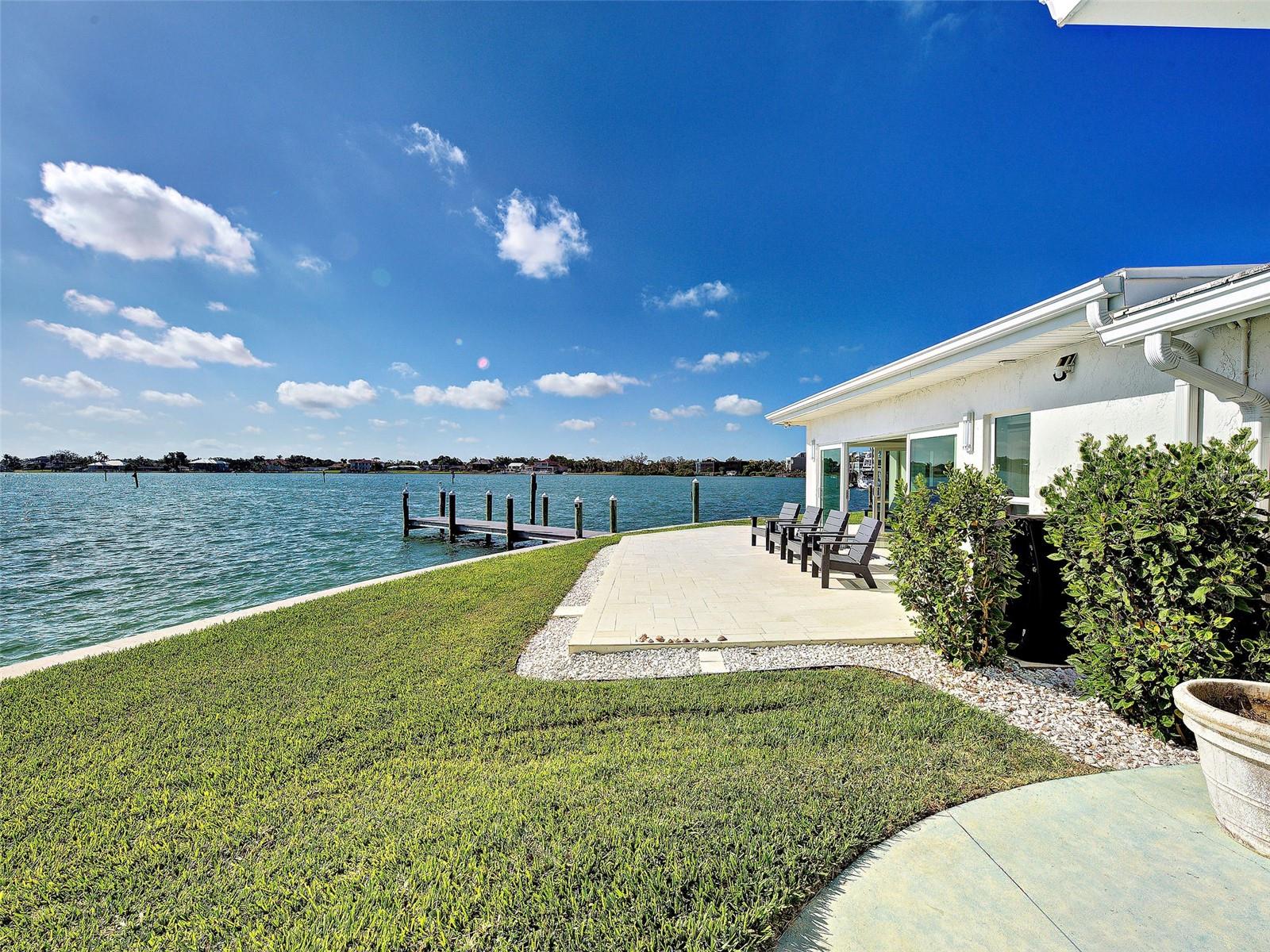 POINT WHITECAP APTS - Residential