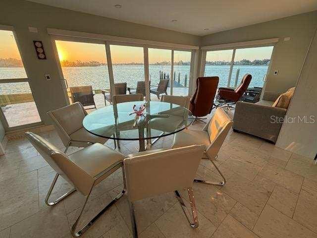 POINT WHITECAP APTS - Residential