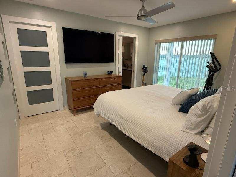 POINT WHITECAP APTS - Residential