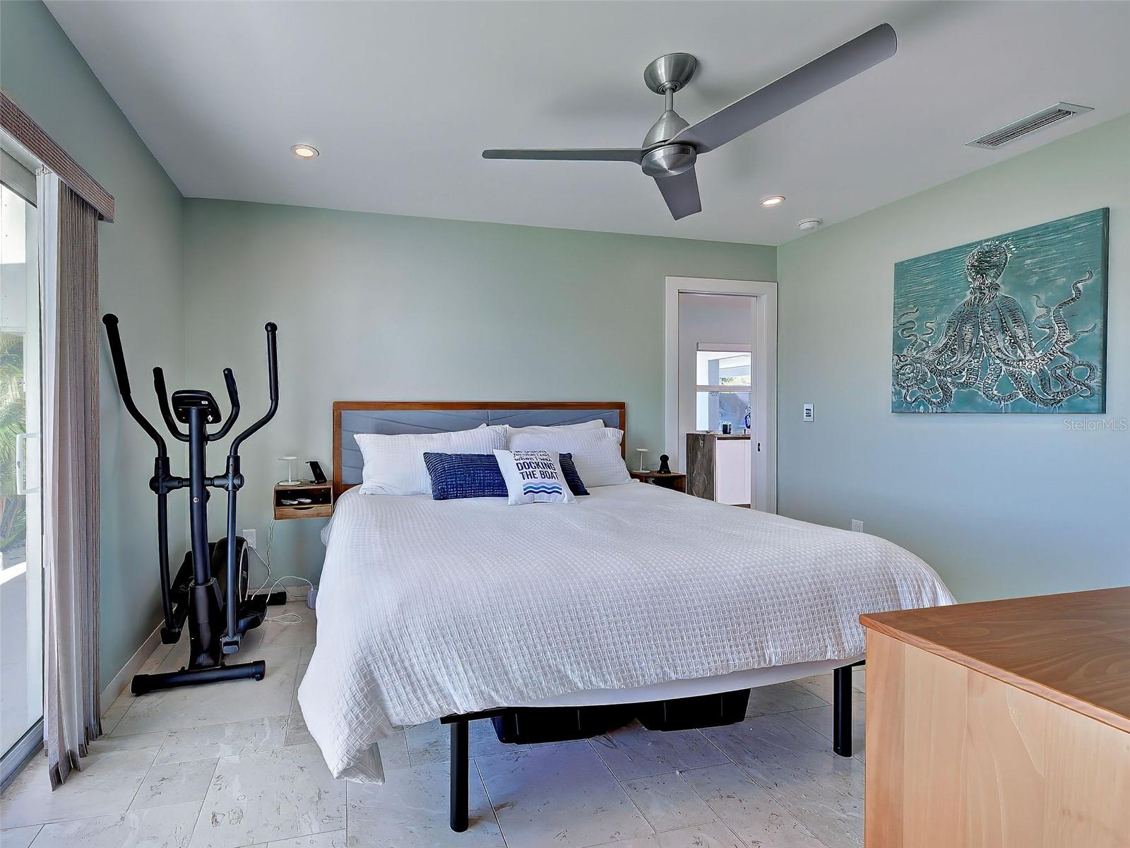 POINT WHITECAP APTS - Residential