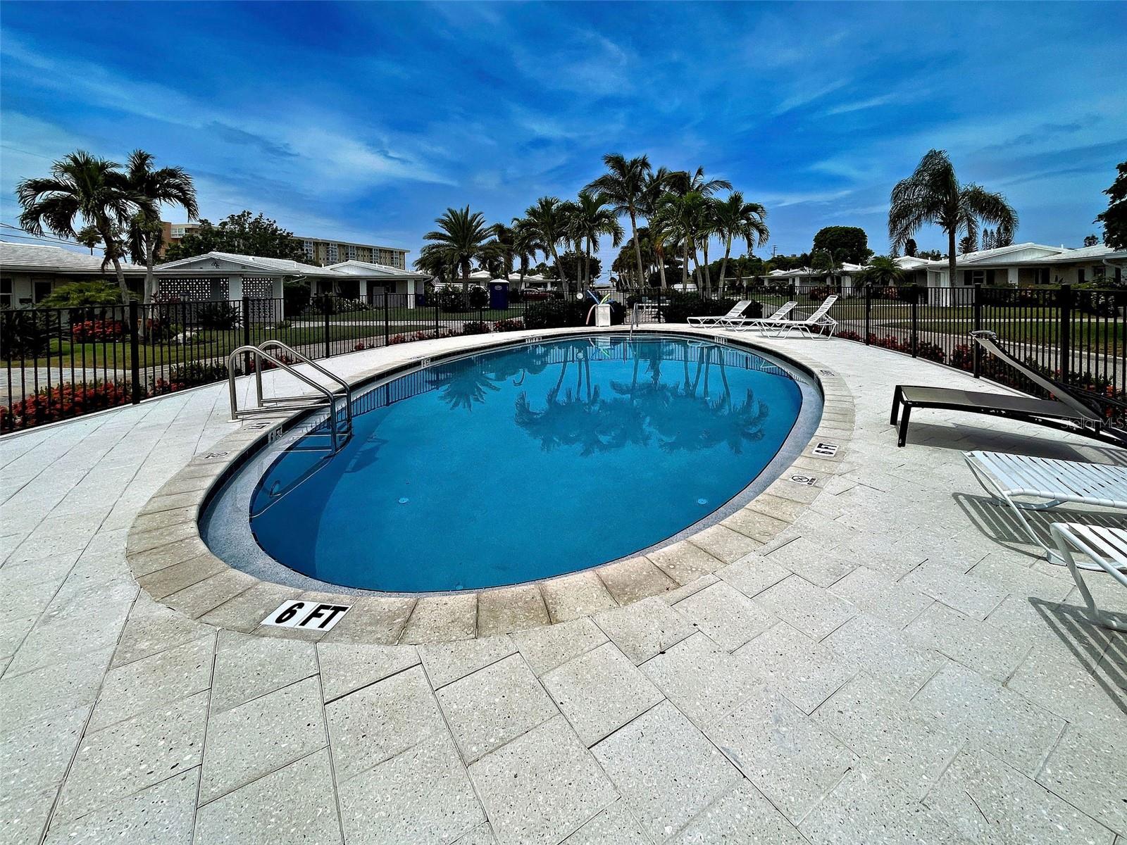 POINT WHITECAP APTS - Residential