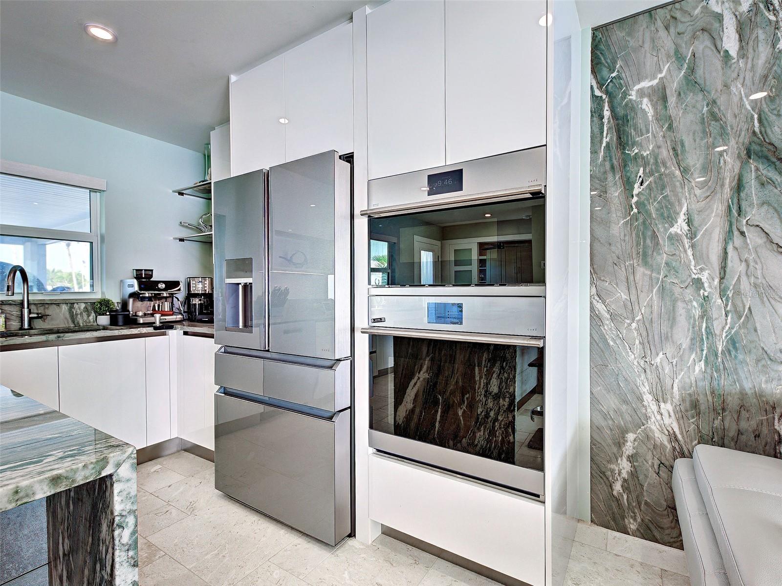 POINT WHITECAP APTS - Residential