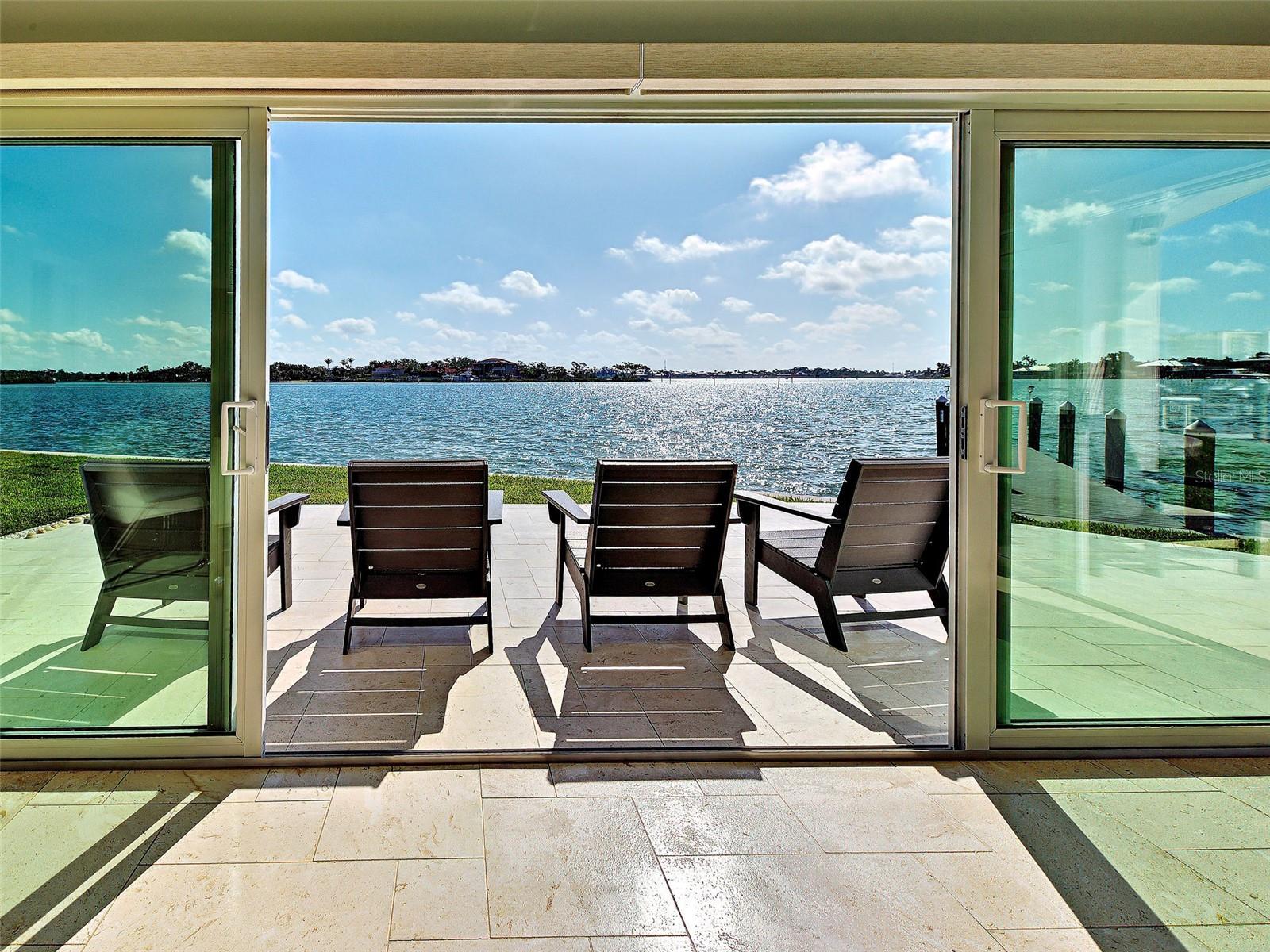 POINT WHITECAP APTS - Residential