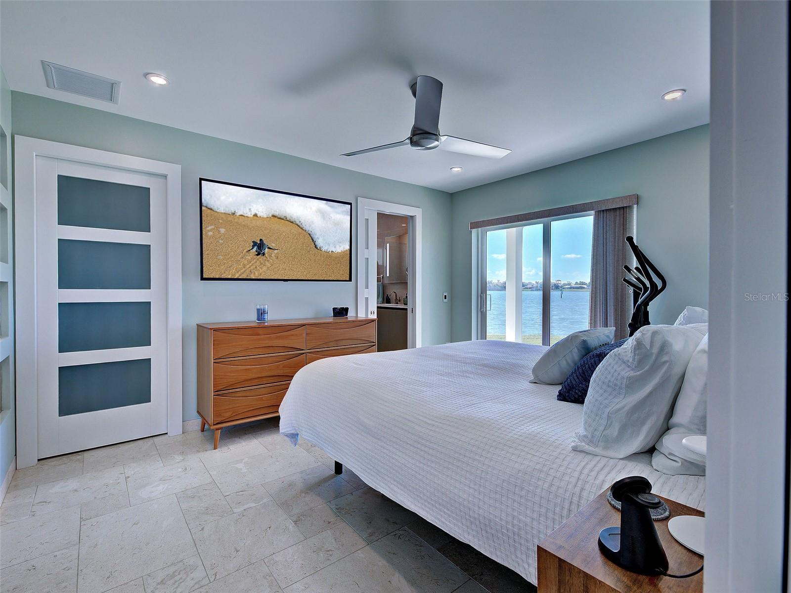 POINT WHITECAP APTS - Residential