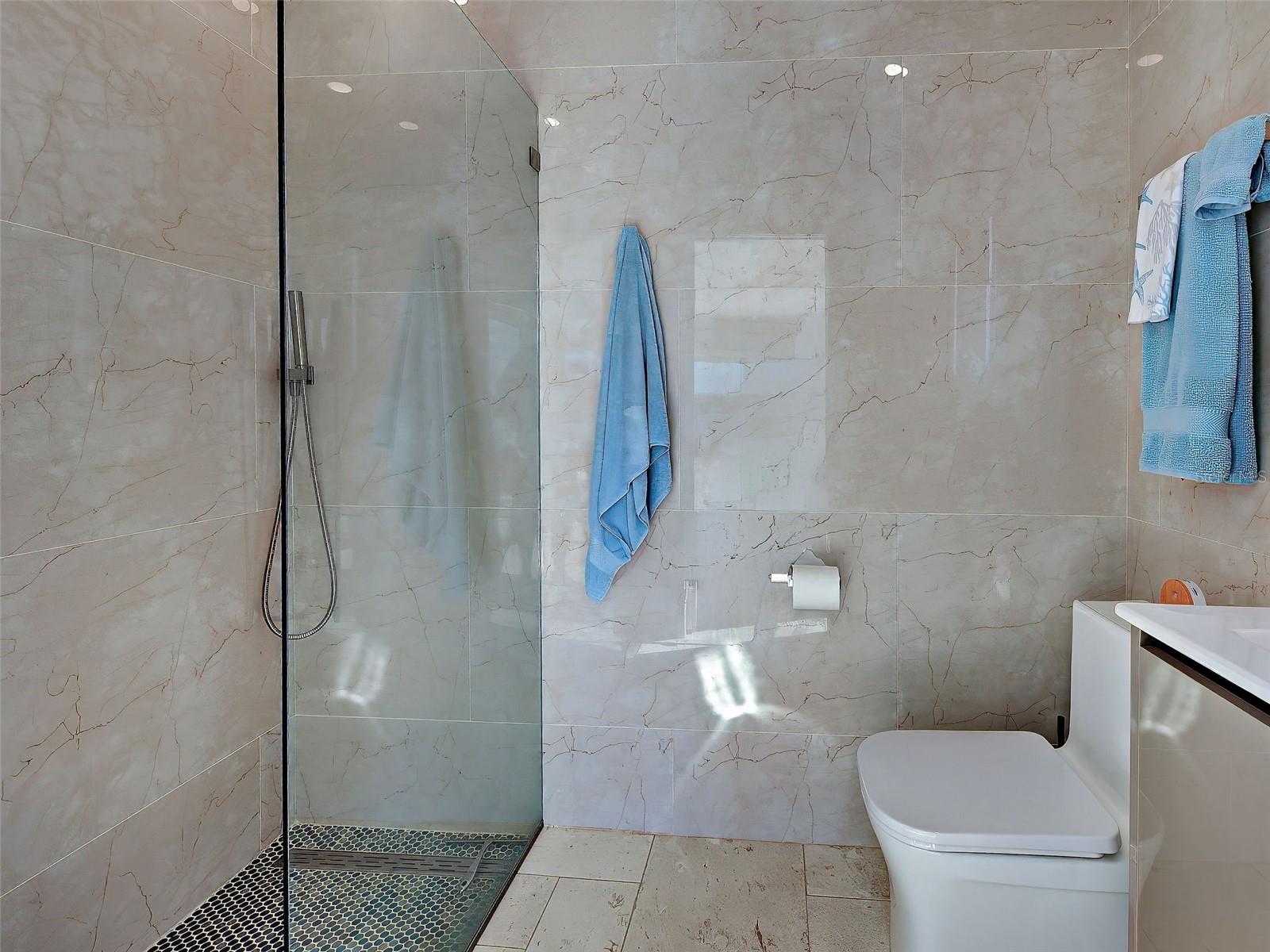 POINT WHITECAP APTS - Residential