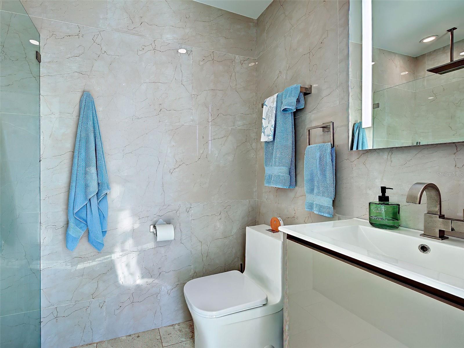 POINT WHITECAP APTS - Residential