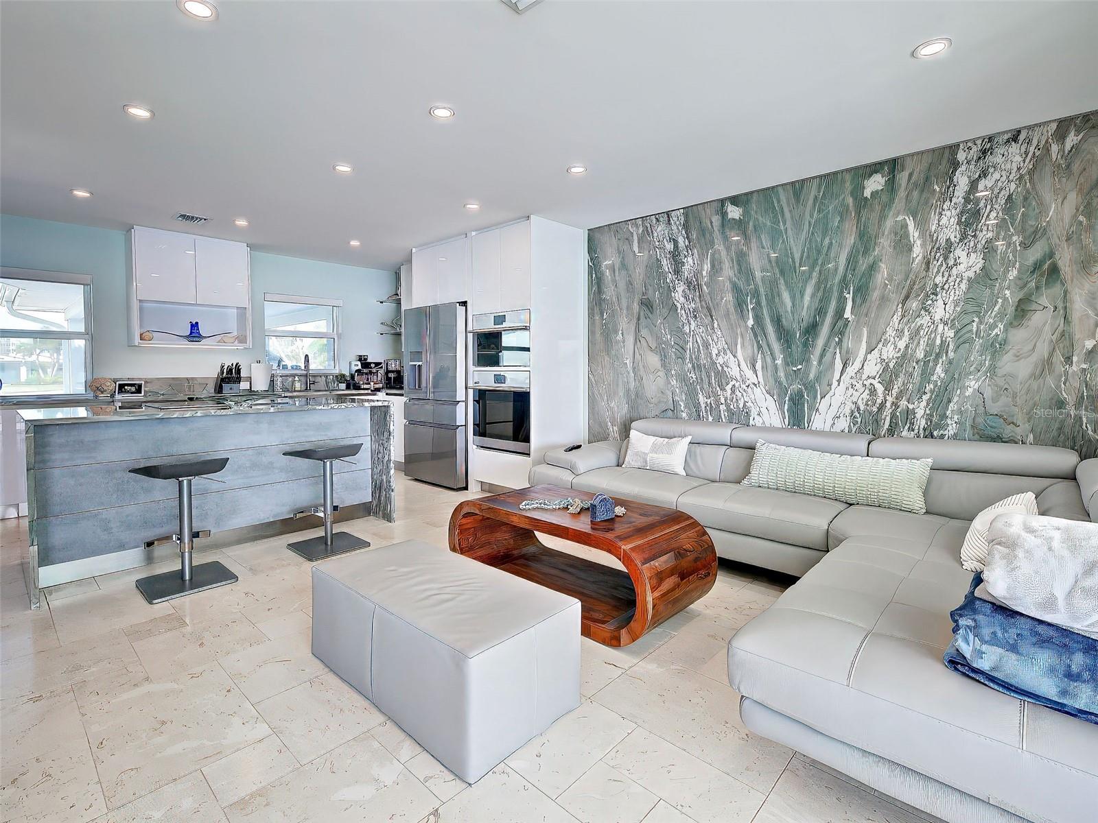 POINT WHITECAP APTS - Residential