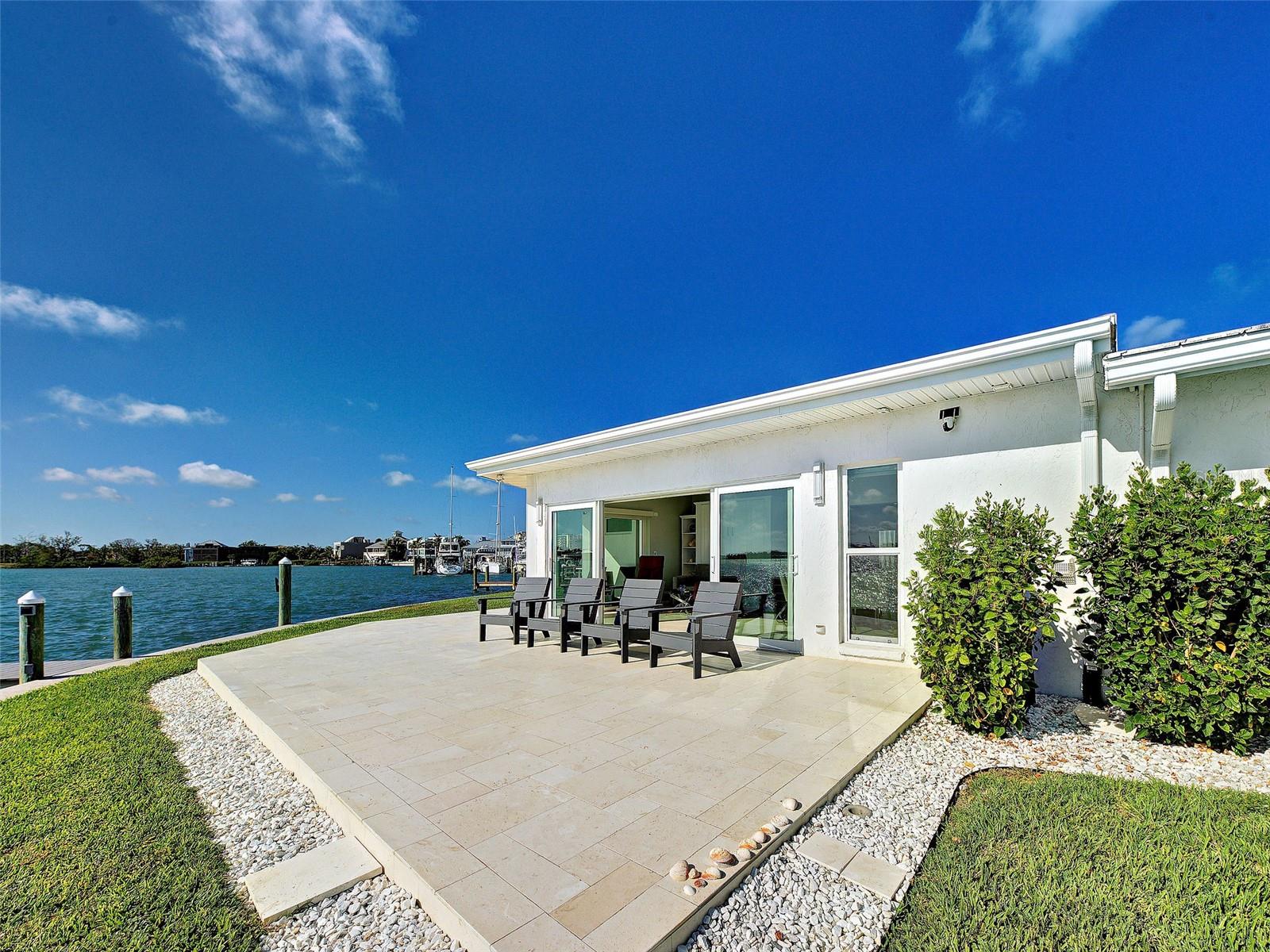 POINT WHITECAP APTS - Residential