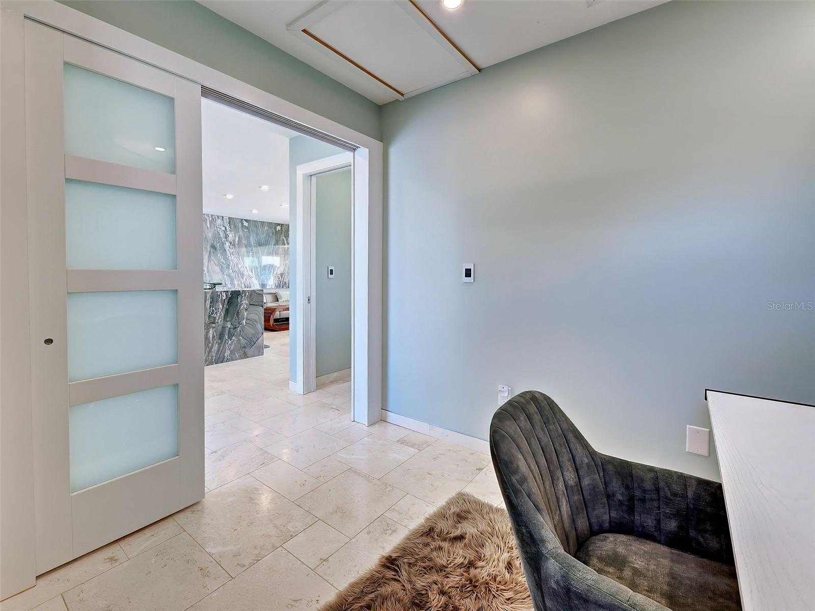 POINT WHITECAP APTS - Residential
